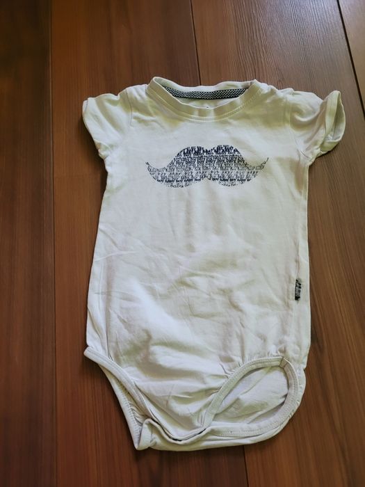 Body z krótkim rękawem