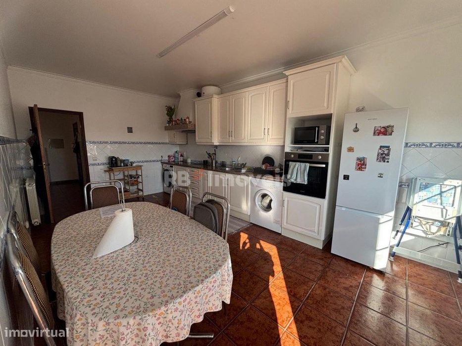 Apartamento T2 c/ Varanda e Sótão em Fazendas de Almeirim - Confort...