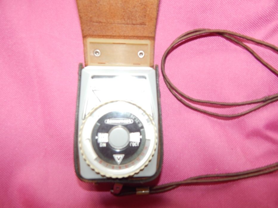 Фотоэлектрический экспонометр "Ленинград-4"