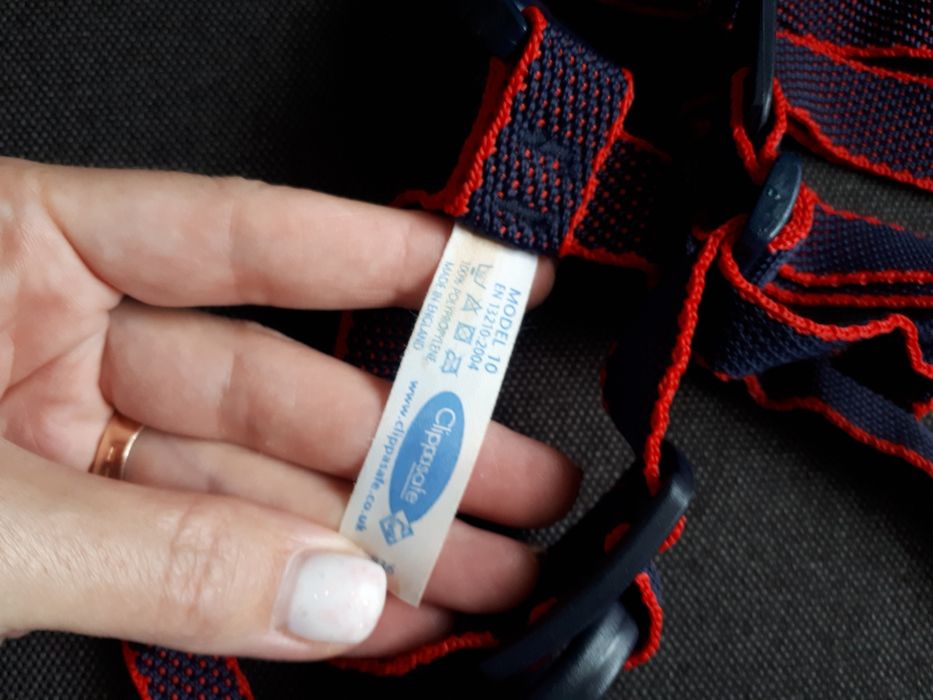 Віжки дитячі для безпечної прогулянки