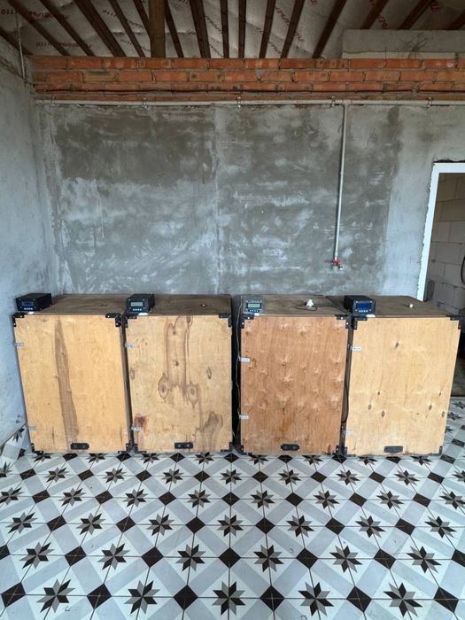 Автоматический инкубатор на 500 яиц - 4 шт. в идеальном состоянии!