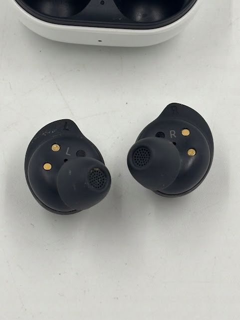 słuchawki bezprzewodowe samsung galaxy buds fe + kostka do ładowania