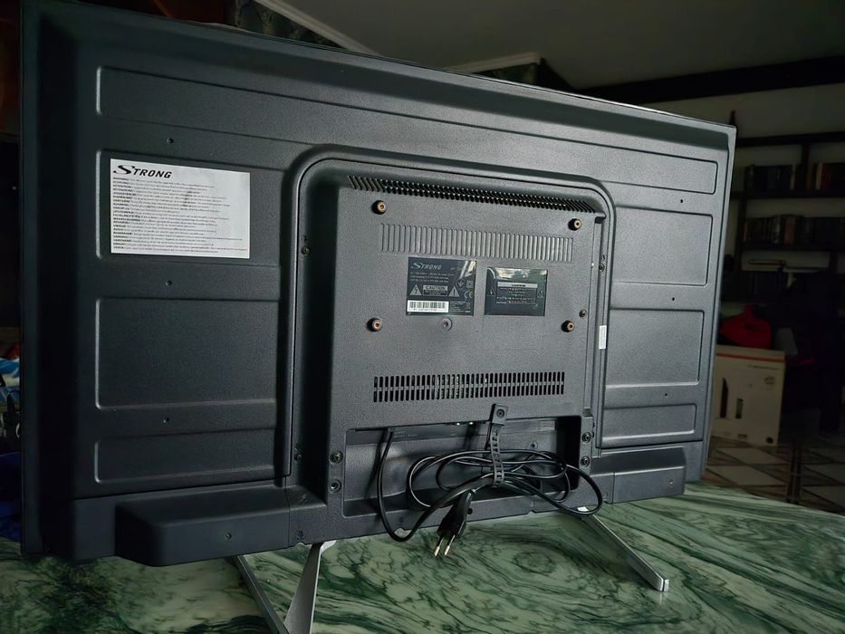 Телевізор Strong SRT 32HZ4003N в гарному стані.