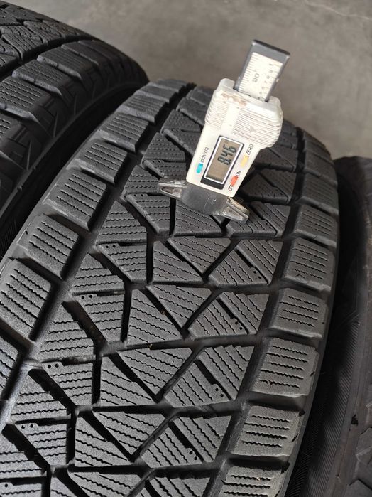 R17 225 60 шини зимові Bridgestone Blizzak DM-V2 арктичні липучки