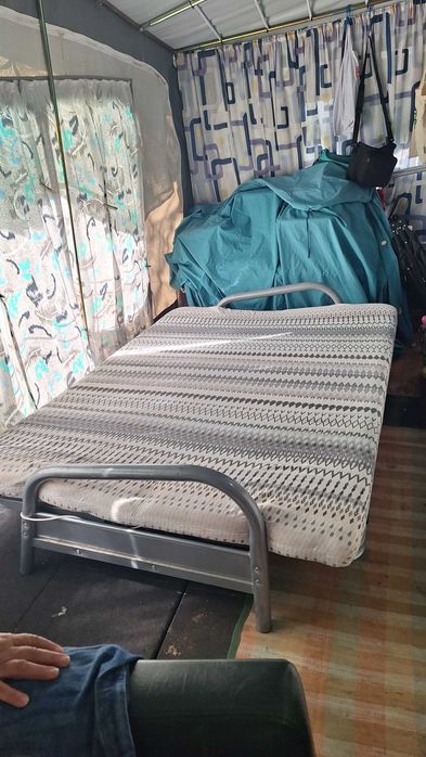 Sofá cama, transforma em cama de casal.