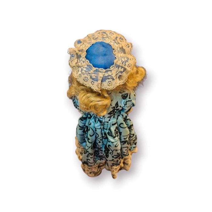 Boneca Porcelana c/ Vestido Clássico Azul e Rendas – 41 cm