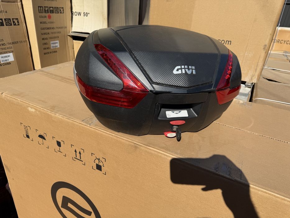 Кофр GIVI V47 з площадкою