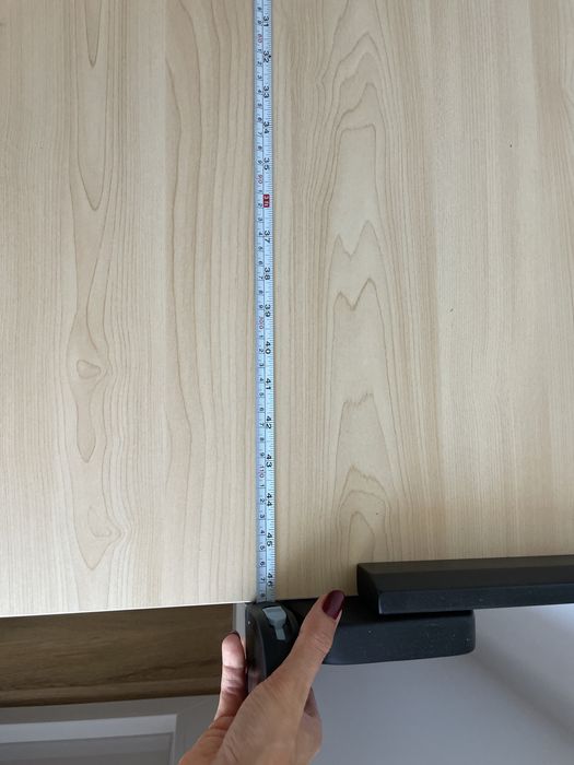 Secretaria Sklum madeira com pernas pretas