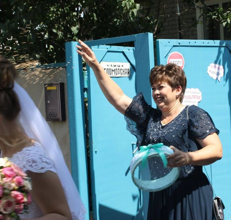 Нарядное женское платье