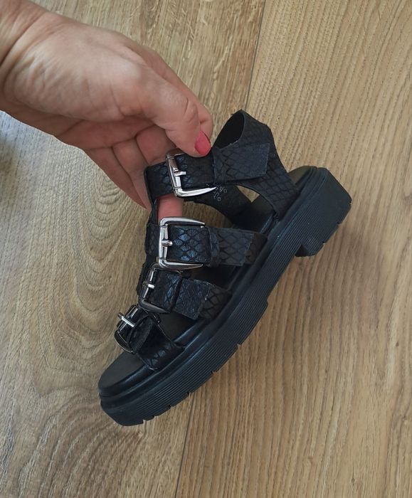 Чёрные босоножки для девочки