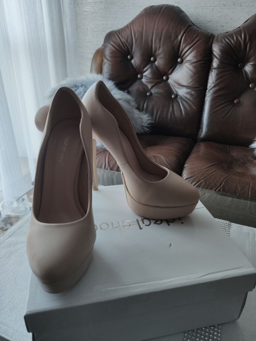 Szpilki ideal shoes rozmiar 36 13cm obcas 3cm platforma beżowe nowe