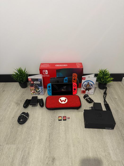 Konsola Nintendo Switch V2 + Akcesoria + 4 Gry + Karta 128GB + Etui