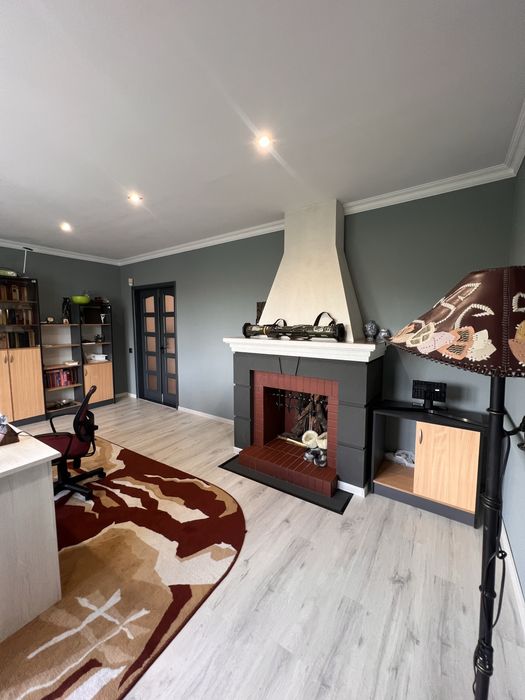 Укопмплектований будинок 260 кв.м з басейном