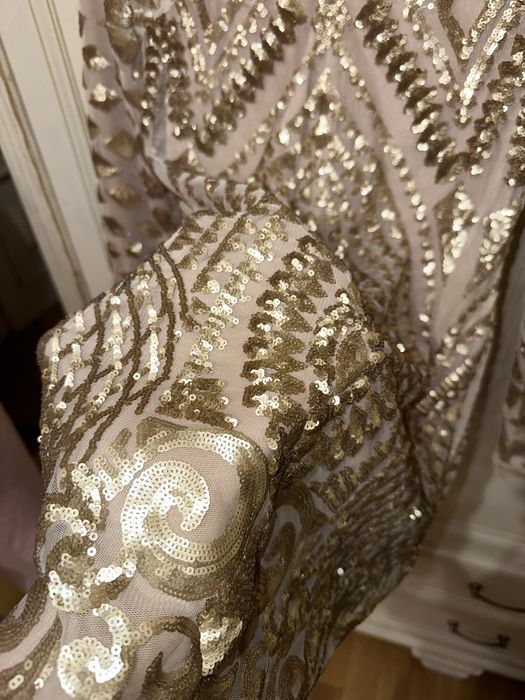 Платье размер S золотое