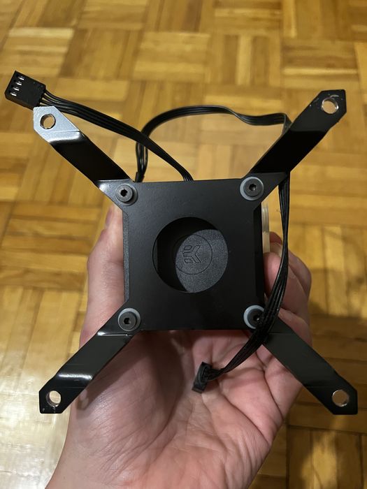 EK-XRES 140 SPC PWM Classic RGB - Plexi