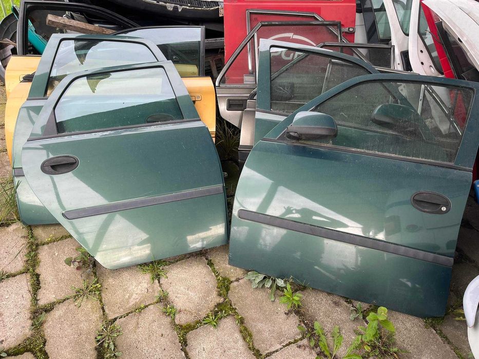 Drzwi Opel Meriva prawe tył kompletne