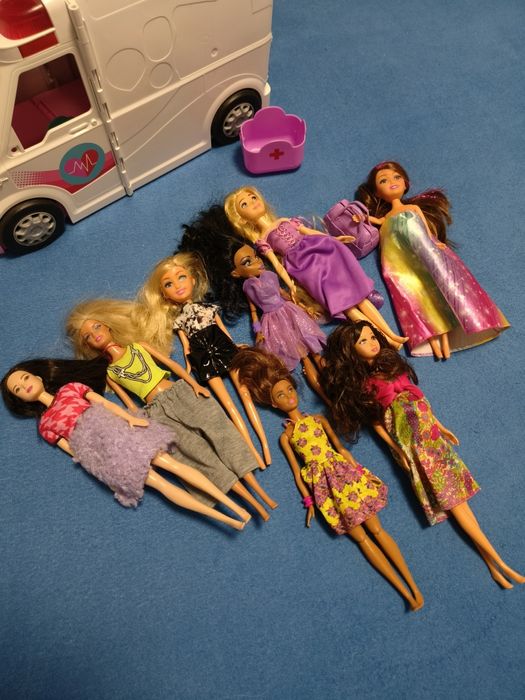Zestaw Barbie duży samochód, domek, lekarz  gratis lalki barbie