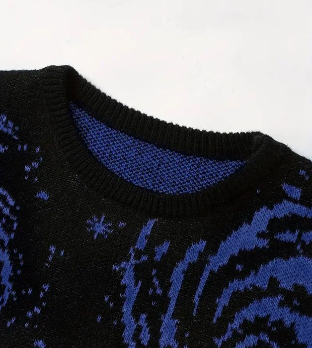 светр з космічним принтом