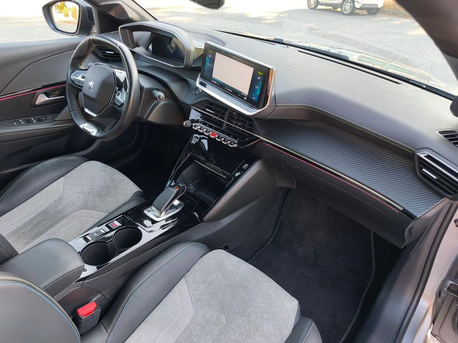 Peugeot e-208 GT