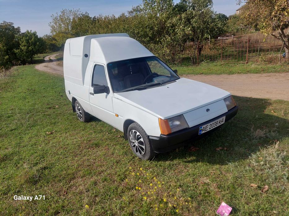 автомобиль заз 1105