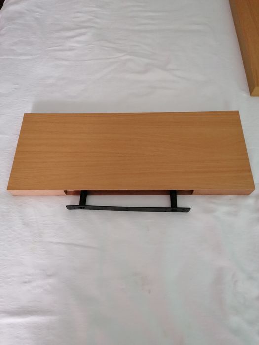 Prateleiras  suspensas  Faia