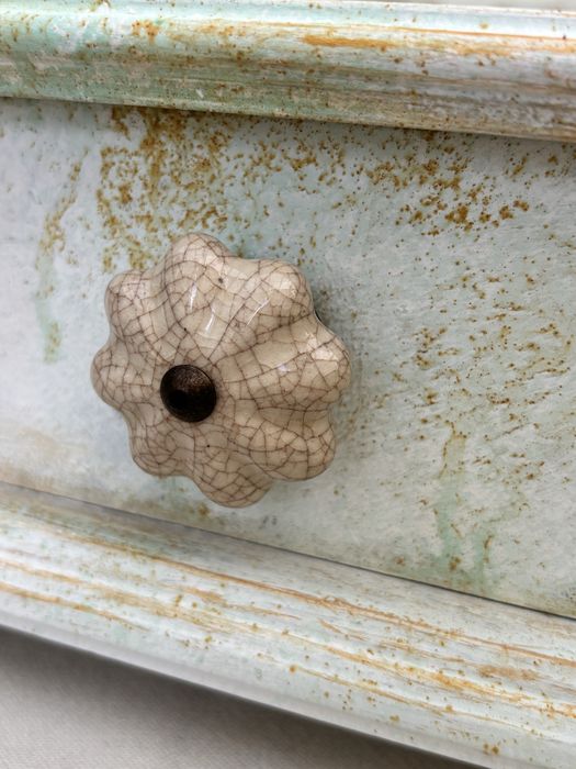 Toaletka ze złoceniami Shabby chic