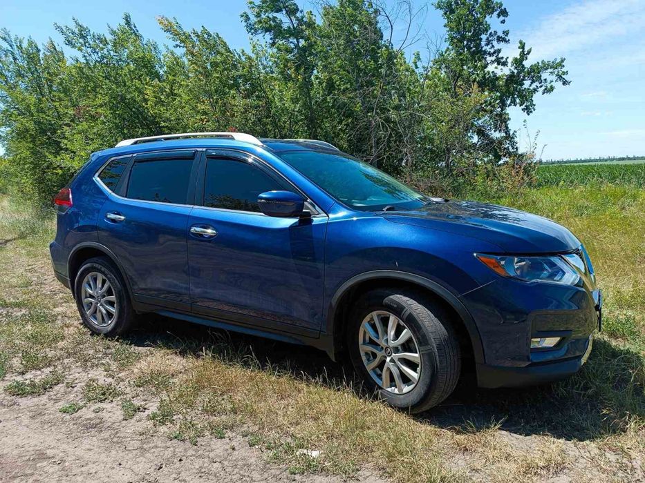 Nissan Rogue SV передній привід