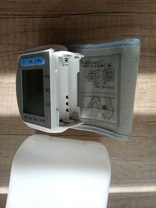 Тонометр цифровий на зап'ясті /Automatic Blood Pressure /