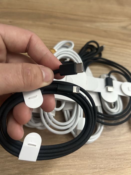 Кабелі Apple USB-C / Lightning (оригінал)