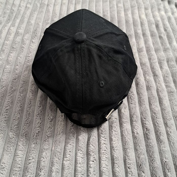 Czapka z daszkiem czarna