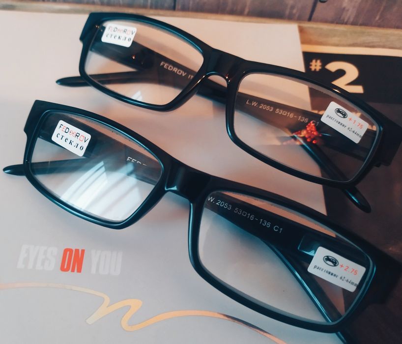 Очки для зрения с стеклянной линзой