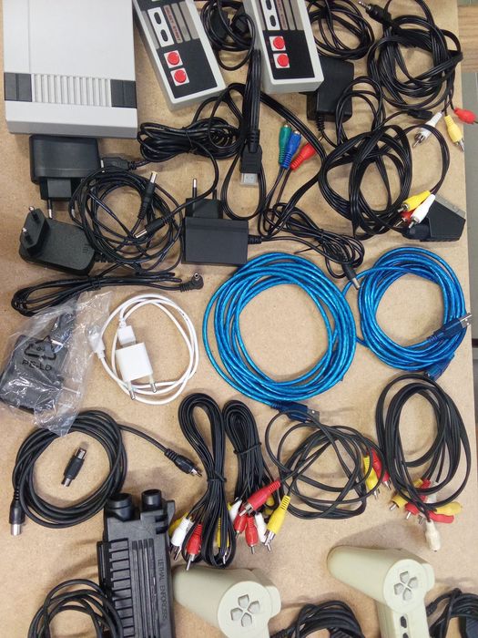 Material diverso para consolas antigas e 2 consolas