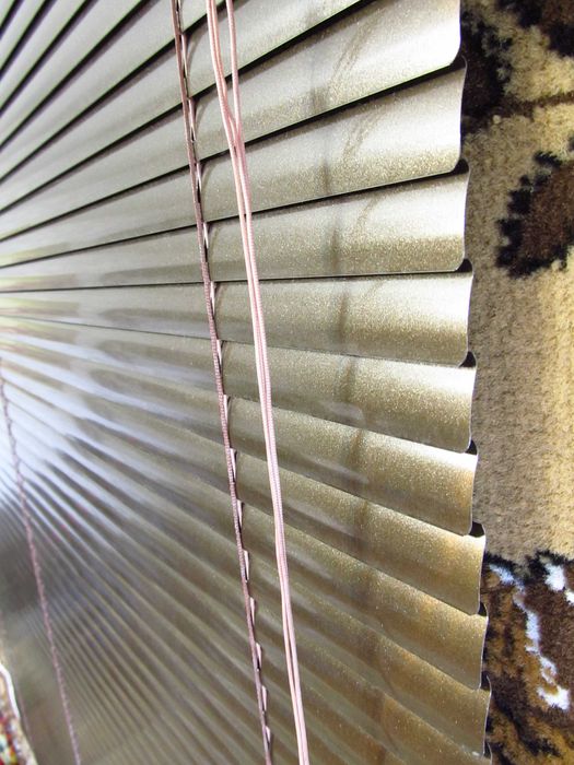 Жалюзи алюминиевые, оконные 122 х 135см