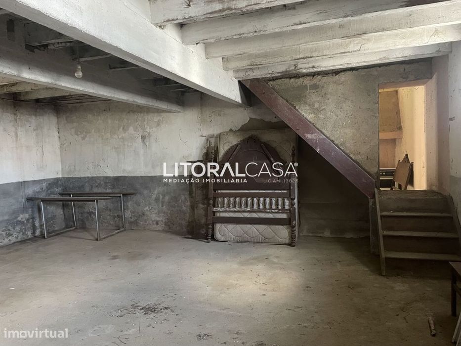 Moradia T3 para Recuperar com Terreno de 730 m² – A Poucos Minutos