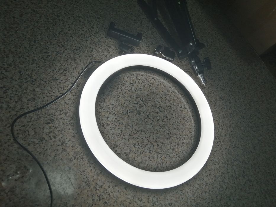 Кільцева лампа з трьома режимами освітлення