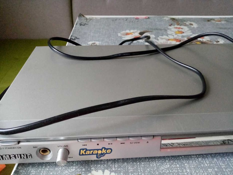 DVD плеєр з караоке SAMSUNG DVD-P350K XEV