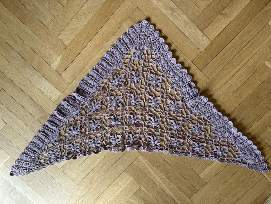 Chusta robiona na drutach/ szydełku