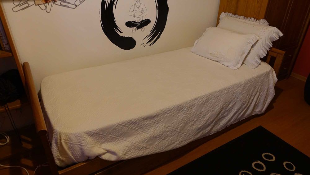 Estúdio + Cómoda em madeira maciça