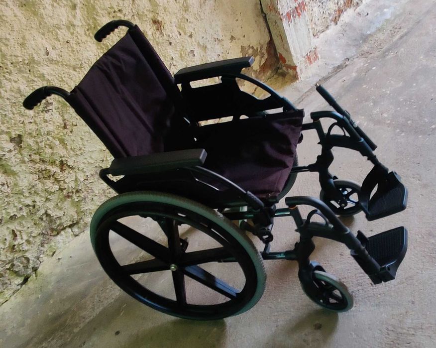 Cadeira de Rodas Breezy Premium - Como Nova