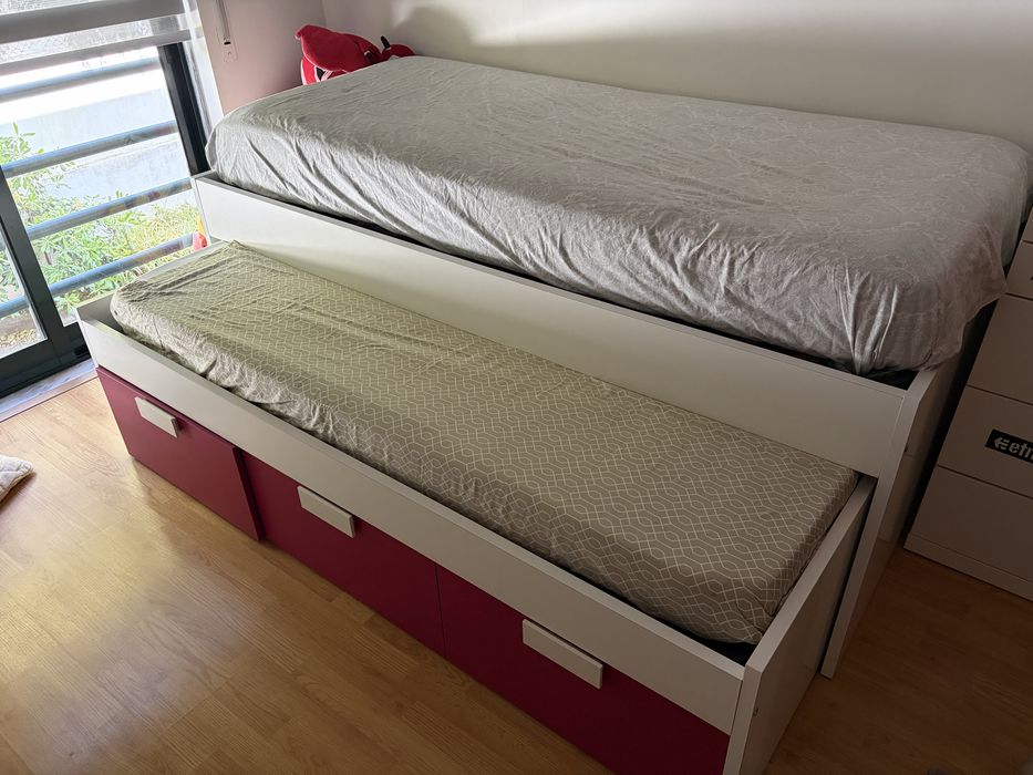 Cama de solteiro com gaveta