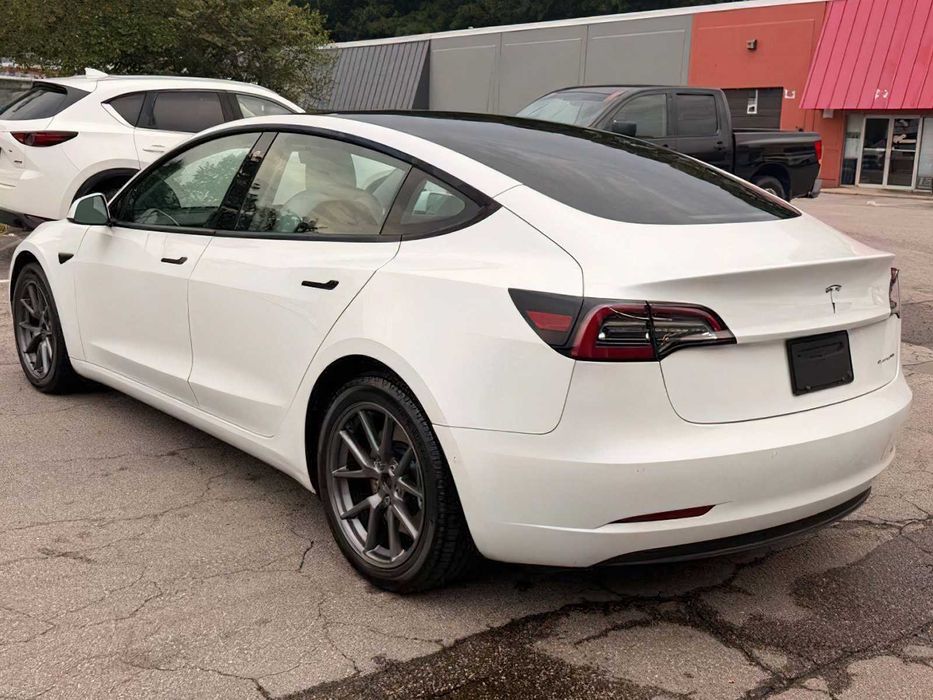 Tesla Model 3 Long Range      2022