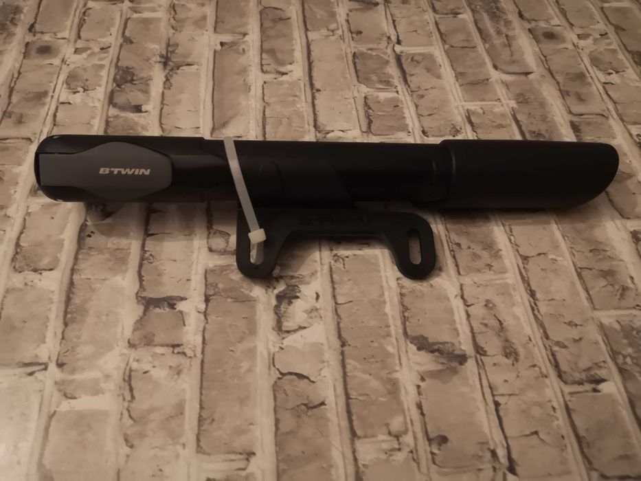 Bomba de mão universal para bicicletas, nova, Btwin