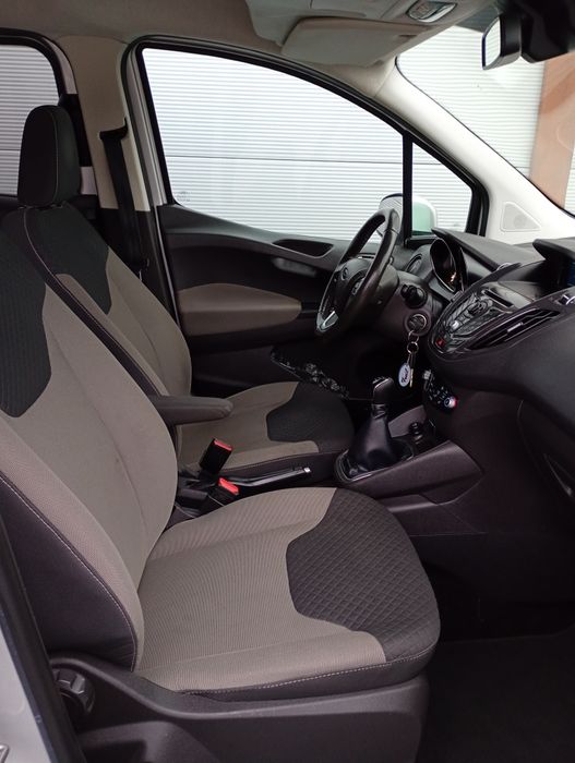 Ford tourneo courier