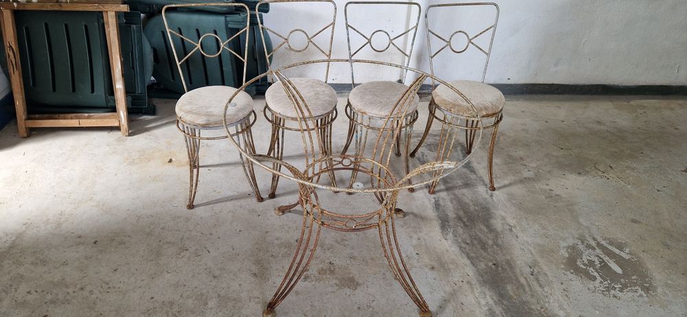 Conjunto mesa e 4 cadeiras