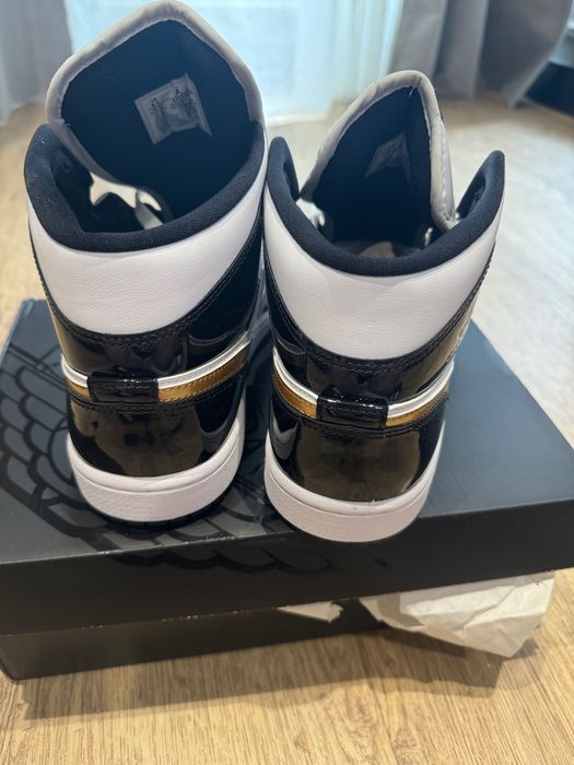 Air Jordan 1 Mid Black Metallic Gold-White
