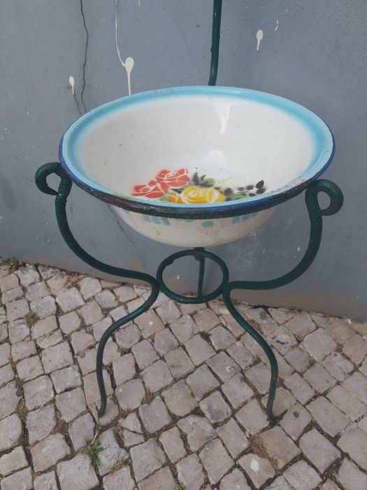 Lavatório antigo de ferro