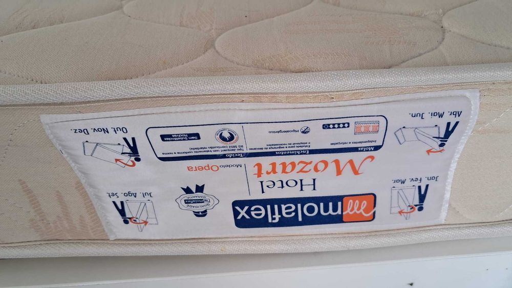 Cama individual dupla com dois colchões