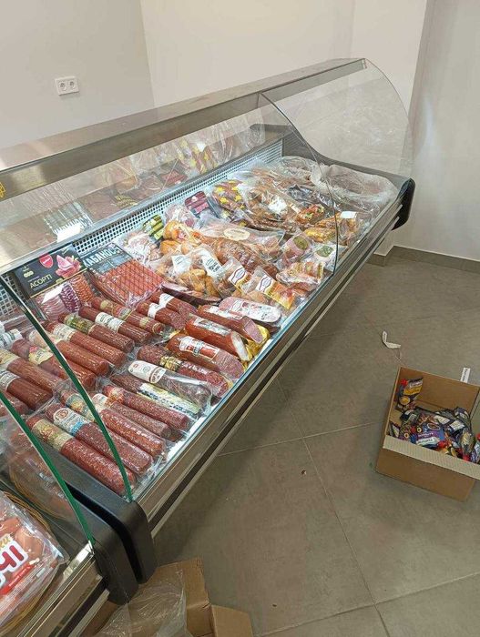 Гастрономічна холодильна вітрина гнуте скло/КУБ під м'ясо,ковбаси,рибу