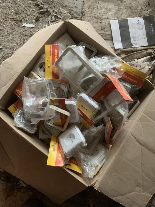 Вимикачі,розетки