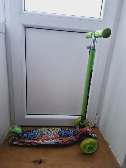 Продам самокат трьох колісний дитячий